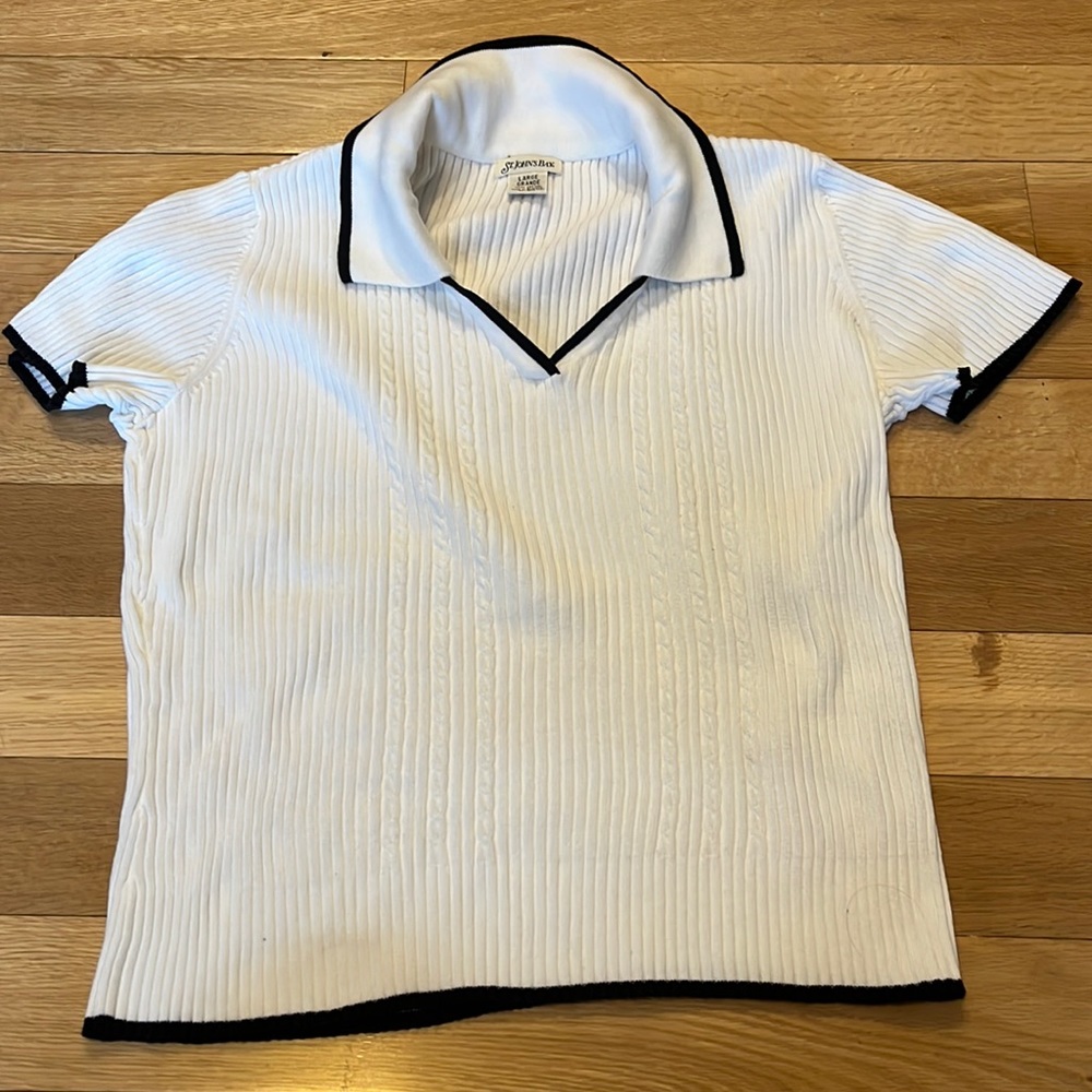 Short sleeve sweater